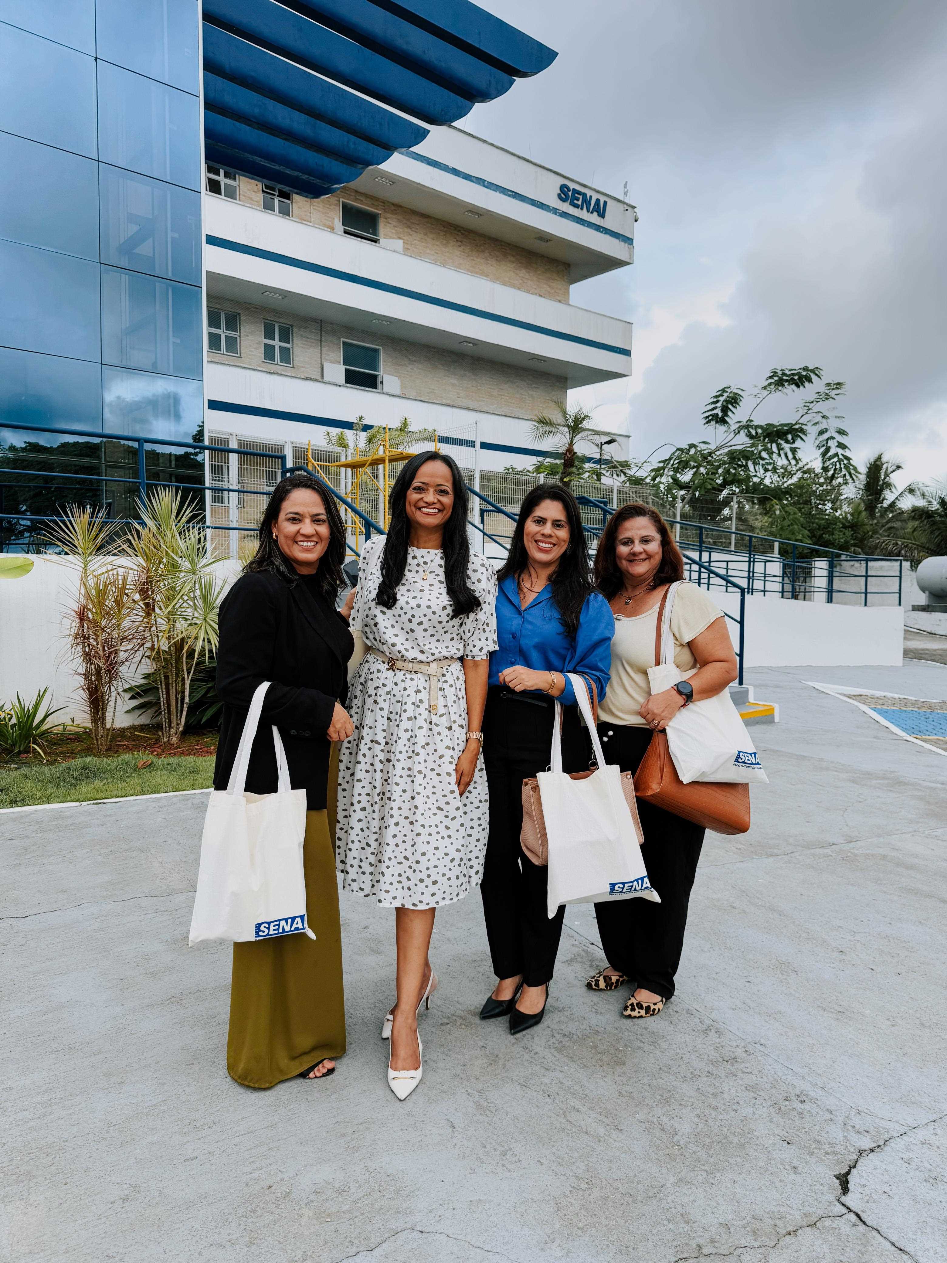 Prefeitura Municipal de Ilhéus Secretaria de Mulheres firma parcerias